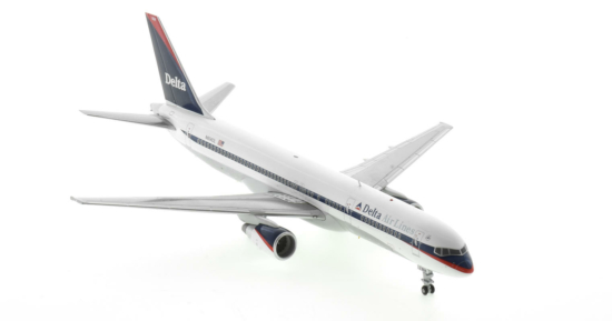 Front starboard side view of the 1/200 scale diecast model of the Boeing 757-200 registration N604DL in Delta Air Lines livery - Gemini Jets G2DAL964