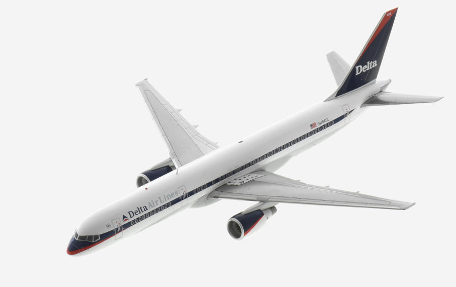 Top view of the 1/200 scale diecast model of the Boeing 757-200 registration N604DL in Delta Air Lines livery - Gemini Jets G2DAL964