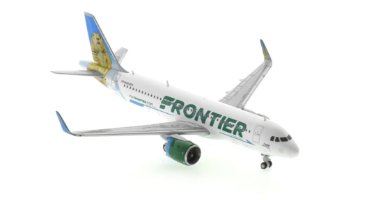 Front starboard side view of the 1/400 scale diecast model of the Airbus A320-200neo registration XA-VSH, named "Poppy the Prairie Dog" in Frontier Airlines livery - Gemini Jets GJVOI2132