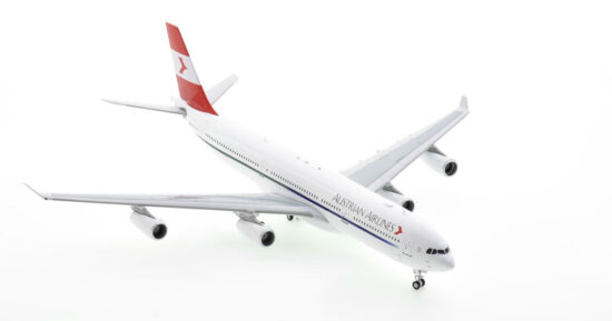 Front starboard side view of the 1/200 scale diecast model Airbus A340-300, registration OE-LAK, in Austrian Airlines livery, circa the early 2000s - Inflight200 IF343OS0422