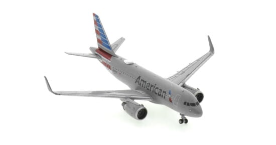 Front starboard side view of the 1/400 scale diecast model airbus A319-100 (WL), registration N93003 in American Airlines livery - Gemini Jets GJAAL2084