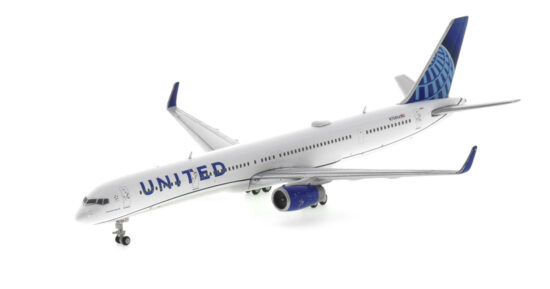 Front port side view of the 1/400 scale diecast model Boeing 757-300 (WL) registration N75854 in United Airlines livery - Gemini Jets GJUAL2092