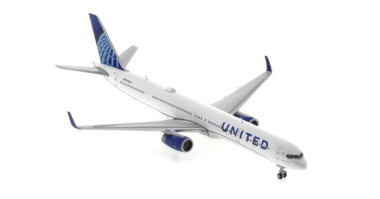 Front starboard side view of the 1/400 scale diecast model Boeing 757-300 (WL) registration N75854 in United Airlines livery - Gemini Jets GJUAL2092