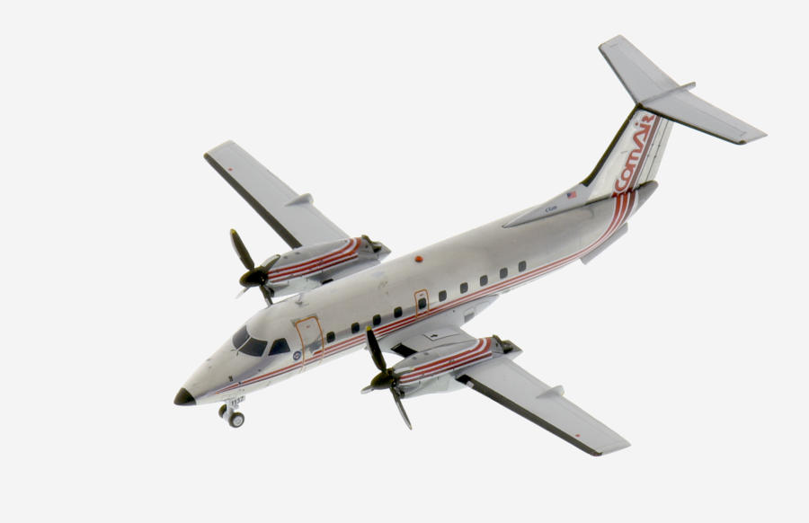Top view of the 1/200 scale diecast model Embraer EMB 120RT Brasilia, registration N137H, in Comair livery, circa the 1990s - Gemini Jets G2COM1022