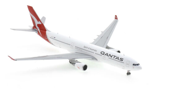 Front starboard side view of the 1/400 scale diecast model of the Airbus A330-300, registration VH-QPH, Named "Noosa" in Qantas Airways livery - GJQFA2161