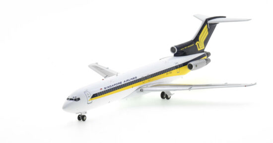 Front port side view of the 1/200 scale diecast model Boeing 727-200 (ADV), registration 9V-SGI in Singapore Airlines livery, circa the early 1980s - JF-727-2-003