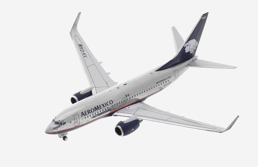 Top view of the 1/200 scale diecast model of the Boeing 737-700 NG, registration XA-GAM, in AeroMexico livery - 777028