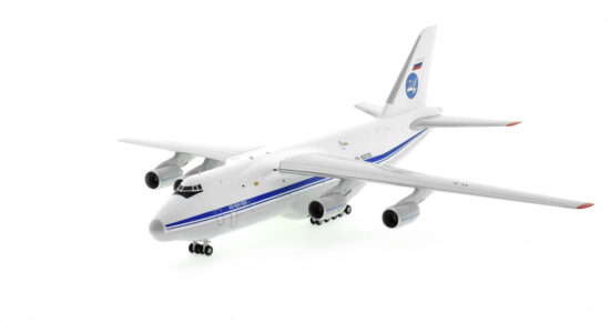 Front starboard side view of the 1/200 scale diecast model Antonov An-124 Ruslan (Lion), registration RA-82035 of the 224th Flight Detachment, Ministry of Defense of the Russian Federation - G2TTF1080