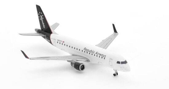 Front starboard side view of the 1/400 scale diecast model of the Embraer E175LR (ERJ 175-200LR) registration N402YX in Republic Airways livery - GJRPA2086