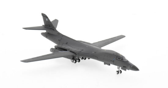 Front starboard side view with wings spread of the 1/400 scale diecast model Rockwell B-1B Lancer, serial number 86-0140 of the 345th Bomb Squadron, United States Air Force - GMUSA125