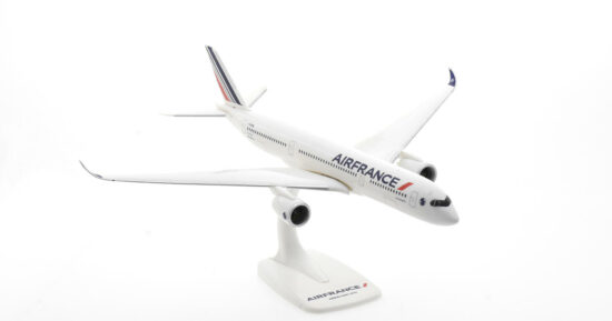 Front port view of the 1/200 scale plastic diecast model of the Airbus A350-900 named  "Fort-de-France" registration F-HTYM in Air France livery  - HE612470001