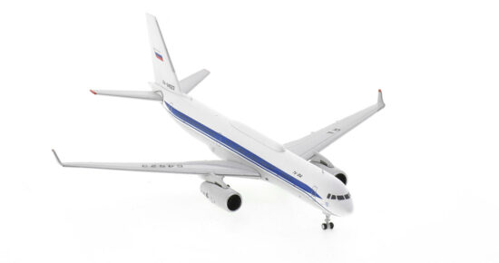 Front starboard side view of the 1/400 scale diecast model of the Tupolev Tu-214PU (PU: Airborne Command Post), registration RA-64523 of the Federal Security Service of the Russian Federation (FSB) - Panda Models PM52314