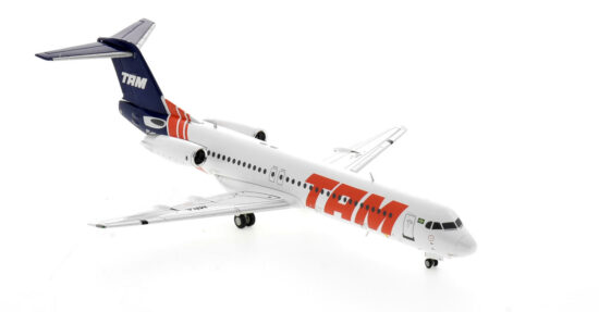 Front starboard side view of the 1/200 scale diecast model of the Fokker 100, registration PT-MRA, in TAM Linhas Aéreas livery - Gemini Jets G2TAM1234