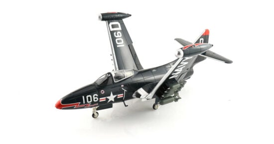 view of the model with wings in folded position, 1/48 scale diecast model of the Grumman F9F-5 BuNo 125459 tail code D/106. Flown by Lt Royce Williams of VF-781 "Pacemakers", US Navy, when he downed four MiG-15s on November 18, 1952 - Hobby Master HA7210B