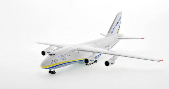 Front port side view of the 1/200 scale diecast model of the Antonov An-124-100M-125 Ruslan registration UR-82088 in Antonov Airlines livery Gemini Jets G2ADB1082