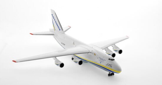 Front starboard side view of the 1/200 scale diecast model of the Antonov An-124-100M-125 Ruslan registration UR-82088 in Antonov Airlines livery Gemini Jets G2ADB1082