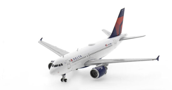 Front port side view of the 1/400 scale diecast model Airbus A319-100, registration N371NB in Delta Air Lines livery - Gemini Jets GJDAL2093