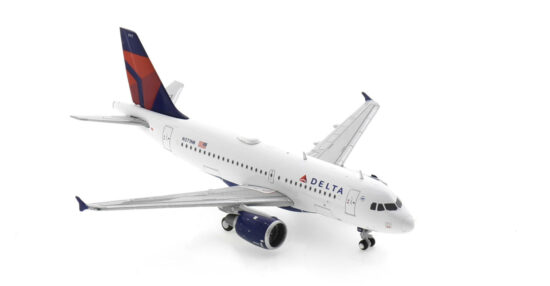 Front starboard side view of the 1/400 scale diecast model Airbus A319-100, registration N371NB in Delta Air Lines livery - Gemini Jets GJDAL2093
