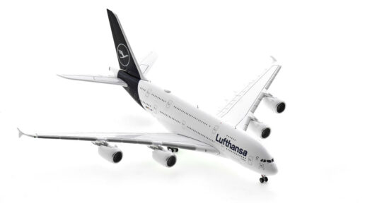 Front starboard side view of the 1/400 scale diecast model of the Airbus A380-800, registration D-AIMK, in Deutsche Lufthansa livery - Gemini Jets GJDLH2172