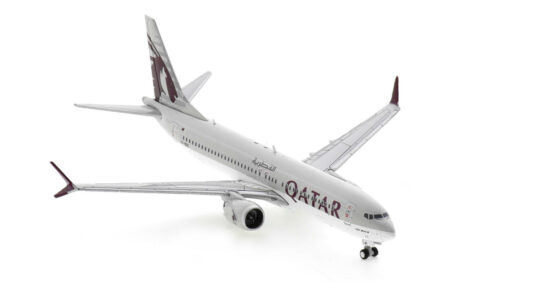 Front starboard side view of the 1/400 scale diecast model of the Boeing 737-8 MAX registration A7-BSC in Qatar Airways livery - Gemini Jets GJQTR2210
