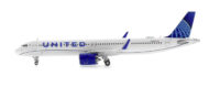Port side view of the 1/400 scale diecast model of the Airbus A321-200NX (ACF), registration N44501 in United Airlines livery - Gemini Jets GJUAL2245 