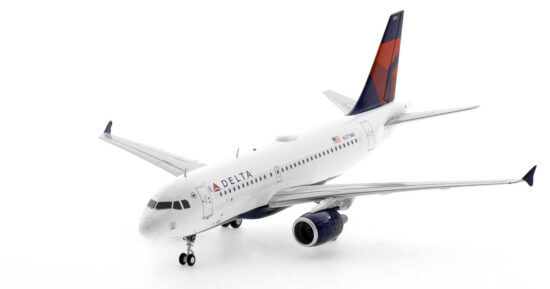 Front port side view of the 1/200 scale diecast model Airbus A319-100, registration N371NB in Delta Air Lines livery - Gemini Jets G2DAL1108
