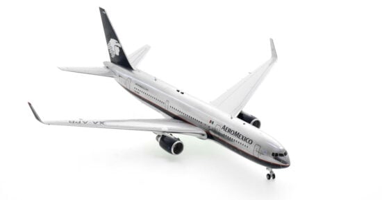 Front starboard side view of the 1/200 scale diecast model of the Boeing 767-300ER registration XA-APB in AeroMexico livery, circa 2014 - Inflight200 IF763AM1123P