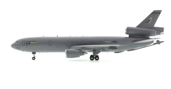 Port side view of the 1/200 scale diecast model McDonnell Douglas KC-10A Extender serial number 79-0433 of the 305th Air Mobility Wing, United States Air Force - Inflight200 IFKC10USAF433