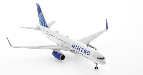 Front starboard side view of the 1/200 scale diecast model of the Boeing 757-200 (WL) registration N58101 in United Airlines livery - NG Models 42007