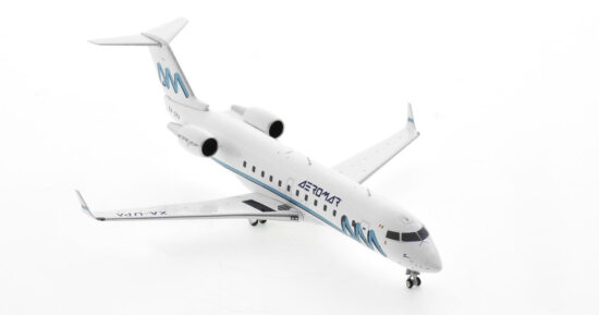Front starboard side view of the 1/200 scale diecast model of the Bombardier CRJ200ER, registration XA-UPA, in Aeromar livery - NG Models 52058